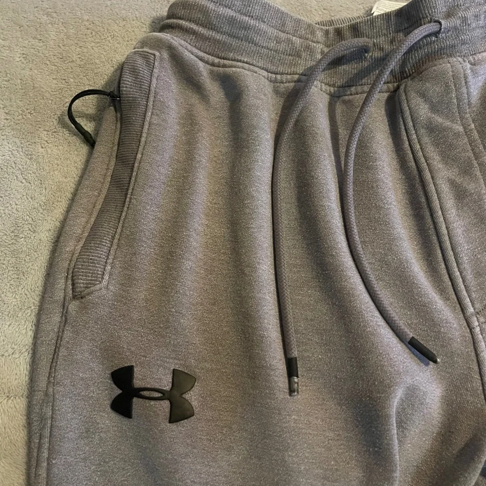 Under Armour ColdGear Fitted Mens Gray Joggers Sweatpants Size Medium MD Fleece